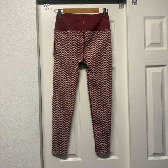 Spiritual Gangster| NWOT Women’s Size M/L Jacquard 7/8 Legging in Burgundy - Picture 10 of 10